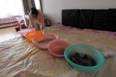 监利楼上漏水，住户失联，小区没物管，业主维权难！律师来支招……